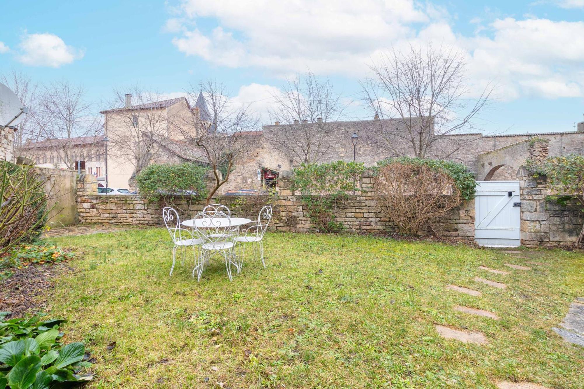 Cabana & La Place De L'Abbaye - Centre-Ville, Jardin Cluny Extérieur photo